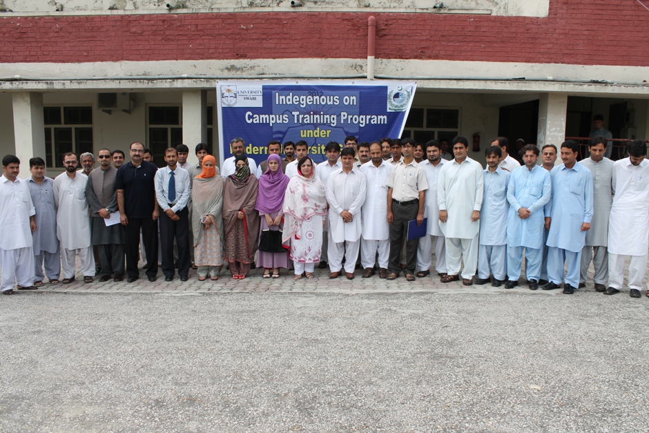 Prof.  Dr. Noor Jehan, Vice Chancellor University of Swabi with the participants of “Indigenous-on-Campus Training Workshop under Modern University Governance Program of HEC” on Sep 02, 2014.