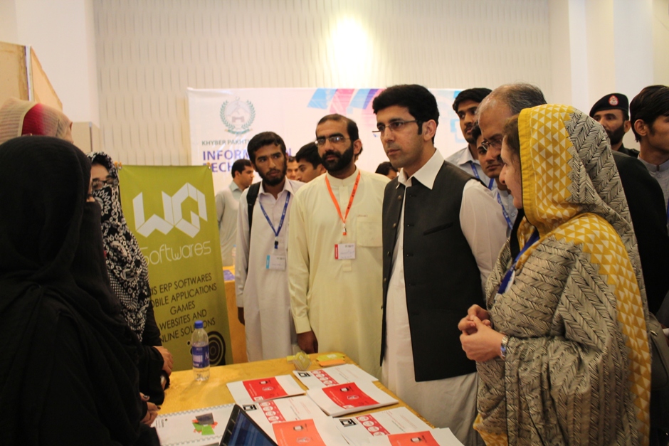 HOD Computer Science Mr. Muhammad Faisal breifing IT/Health Minister Mr. Shehram KHan Taraqi